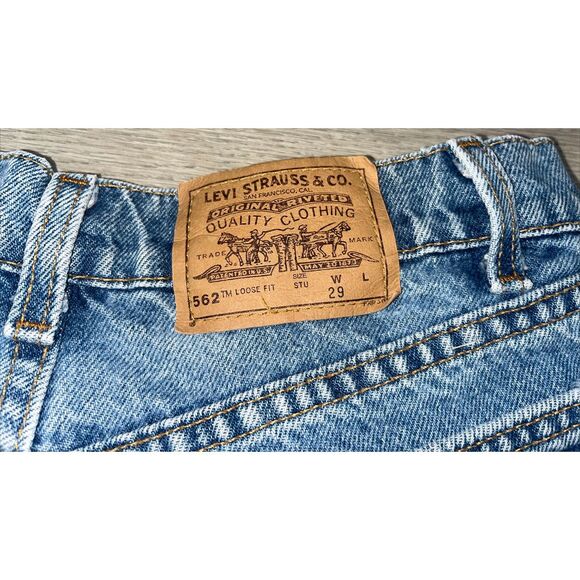Vintage Levi's 562 Loose Fit Student Orange Tab Denim Jean Shorts 29 Made in USA - Picture 2 of 11